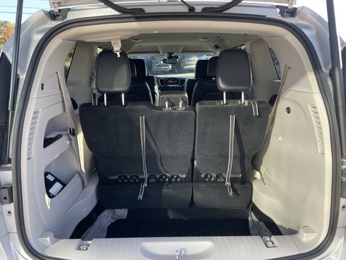Used 2024 Chrysler Pacifica Touring-L image 24