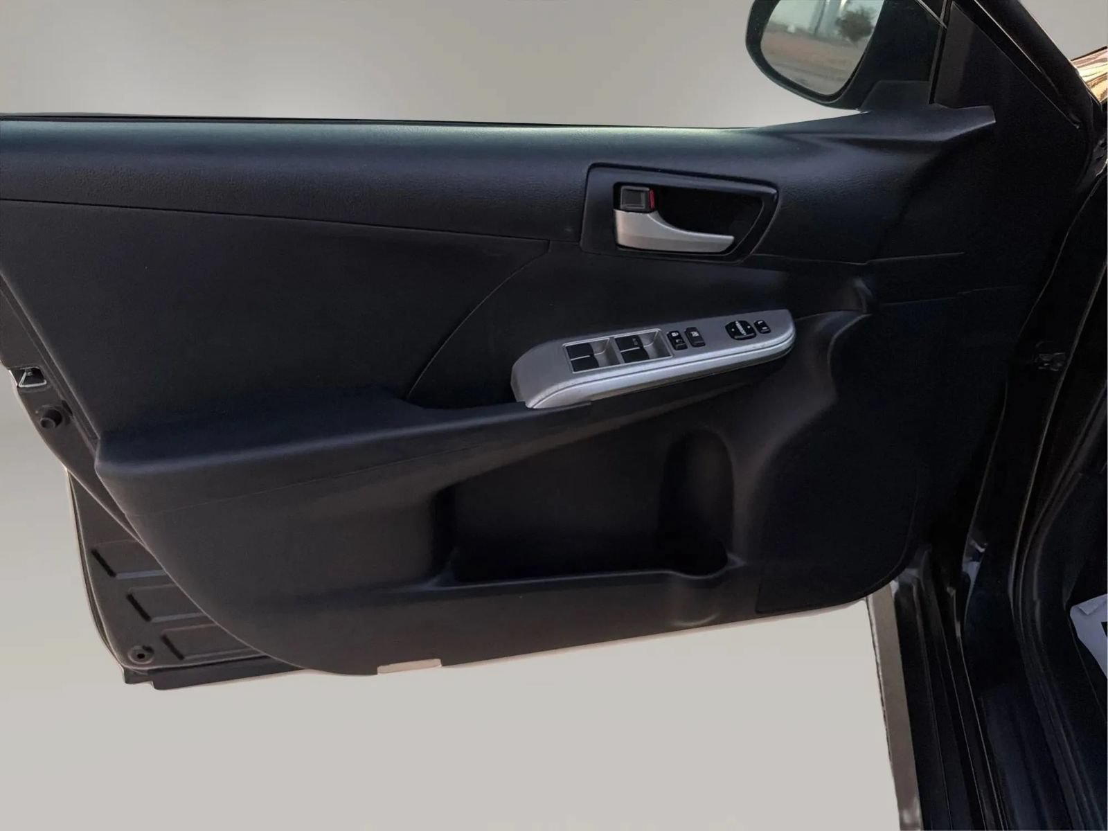 Used 2012 Toyota Camry SE FWD image 23