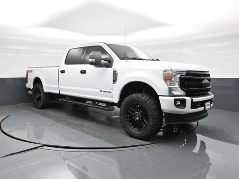 Used 2022 Ford F350 XLT w/ Black Appearance Package AWD/4WD image 18