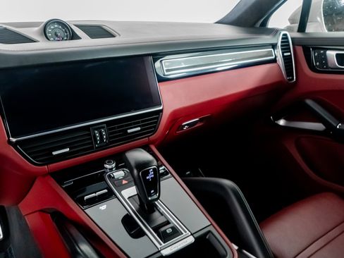 Used 2022 Porsche Cayenne Turbo image 43