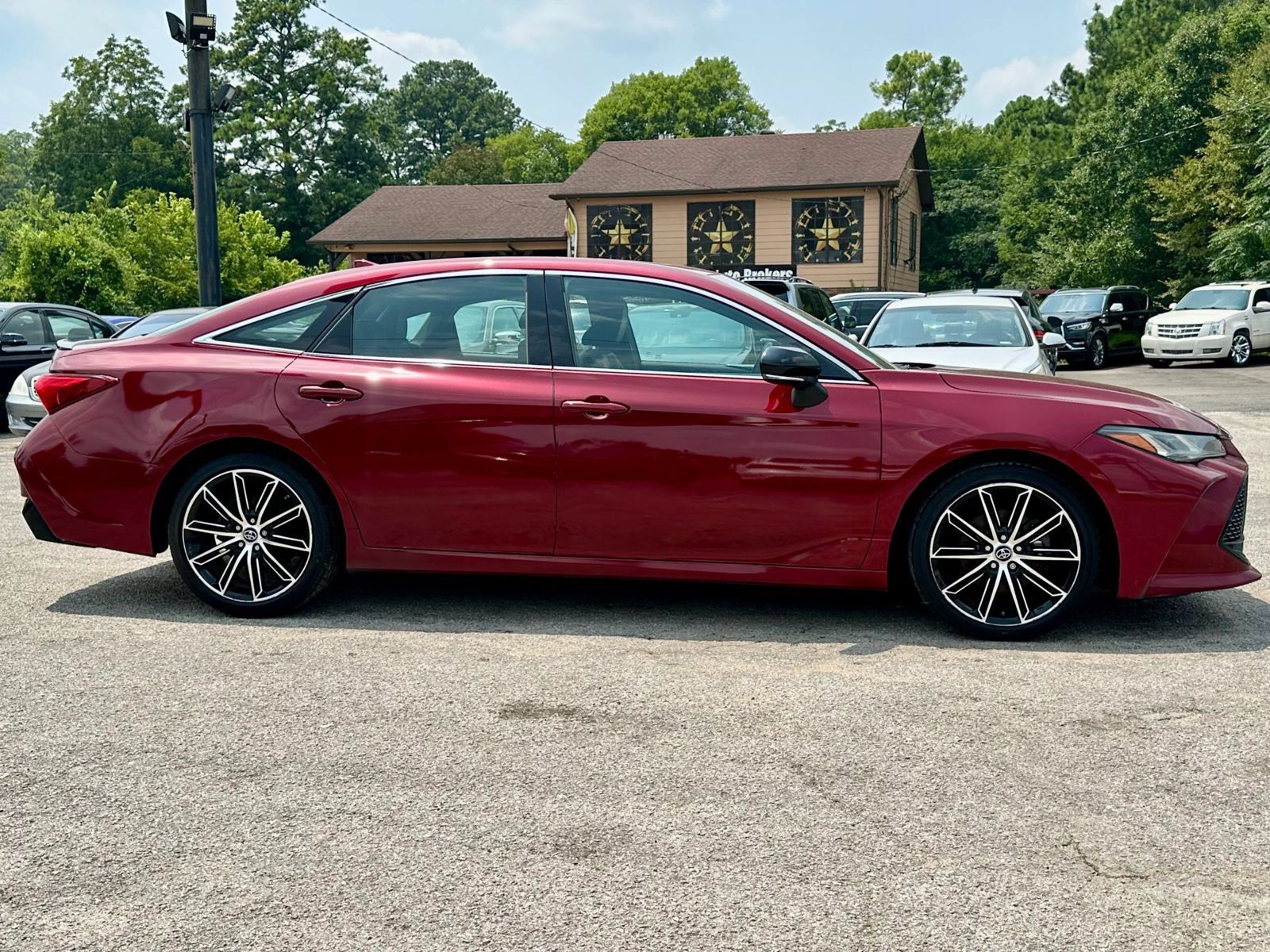 Used 2019 Toyota Avalon Touring w/ All Weather Liner Package FWD image 2