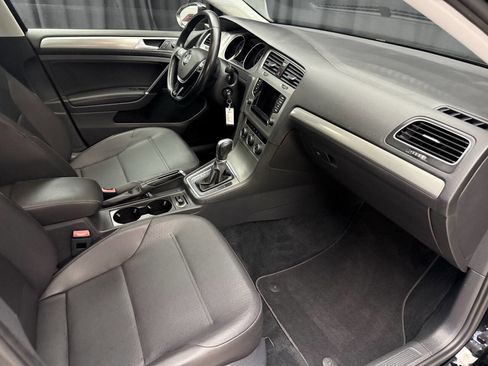Used 2015 Volkswagen Golf SE image 19