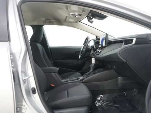 Used 2025 Toyota Corolla LE image 11