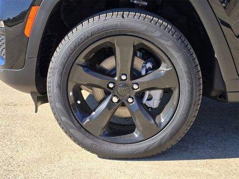 New 2025 Jeep Grand Cherokee Limited w/ Black Appearance Package image 10