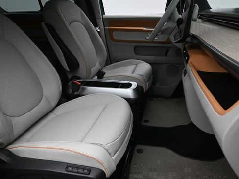New 2025 Volkswagen ID. Buzz 1st Edition image 6