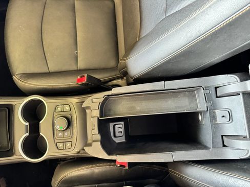 Used 2020 GMC Terrain SLT w/ Preferred Package image 16