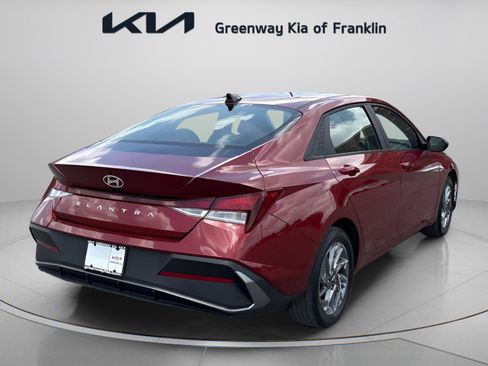 Used 2024 Hyundai Elantra SEL FWD image 7
