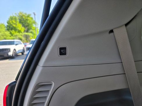Used 2017 Chrysler Pacifica Touring-L w/ Tire & Wheel Group FWD image 11