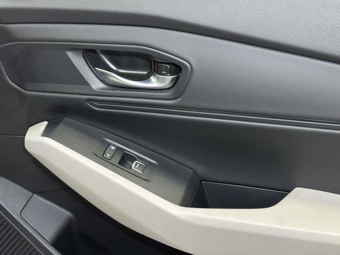 Used 2025 Honda Accord SE image 38