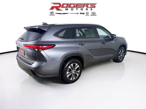 Used 2023 Toyota Highlander XLE image 8