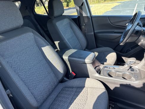 Used 2024 Chevrolet Equinox LT image 33