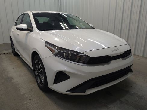 Used 2023 Kia Forte LXS w/ LXS Technology Package FWD image 13