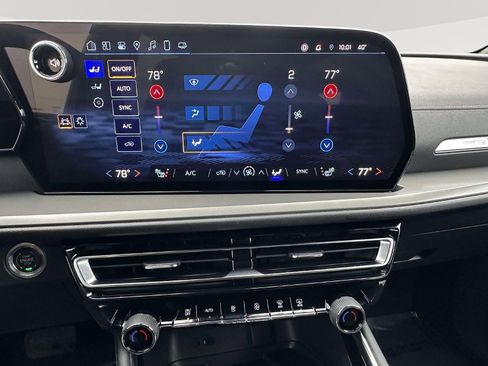 Certified 2025 Chevrolet Traverse LT w/ Driver Confidence Package image 12