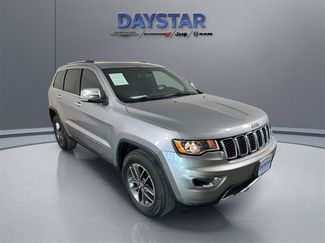 Used 2017 Jeep Grand Cherokee Limited image 1