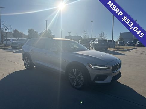 Certified 2025 Volvo V60 B5 Cross Country Plus image 3