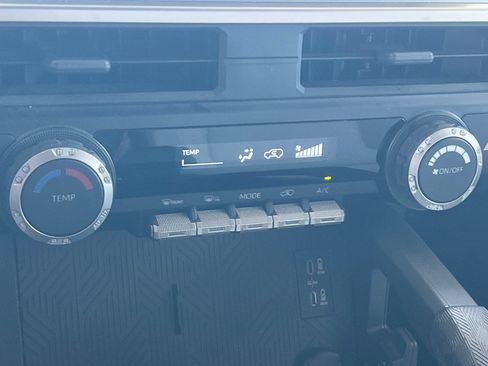 Certified 2025 Toyota 4Runner SR5 AWD/4WD image 17