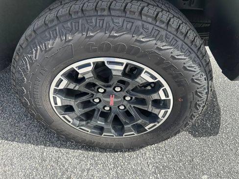 Used 2026 GMC Canyon AT4 w/ Technology Plus Package AWD/4WD image 14