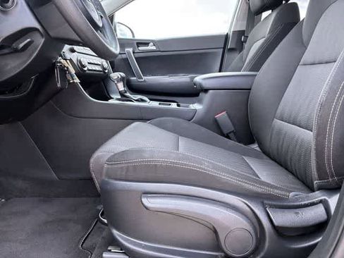 Used 2022 Kia Sportage LX image 18