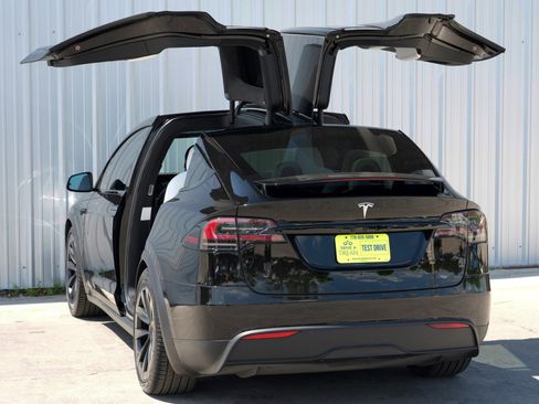Used 2023 Tesla Model X image 51