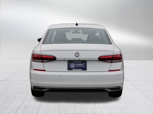 Certified 2022 Volkswagen Passat 2.0T FWD image 6