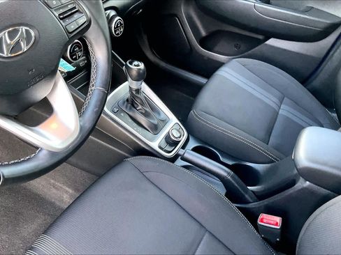 Used 2022 Hyundai Venue SEL FWD image 16