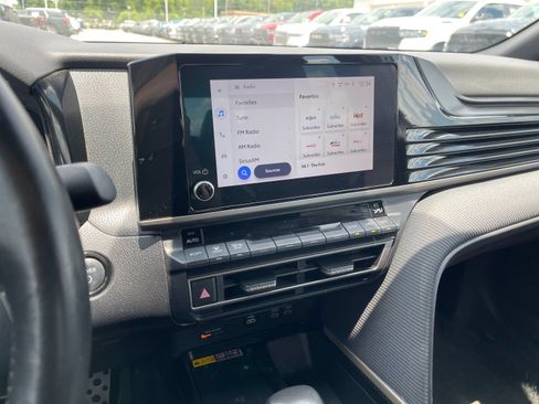 Used 2025 Toyota Camry SE FWD image 19