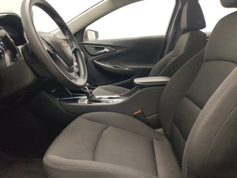 Used 2025 Chevrolet Malibu LT FWD image 17