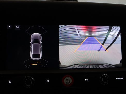 Certified 2022 Porsche Macan AWD/4WD image 18
