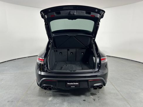 Certified 2025 Porsche Macan AWD/4WD image 28