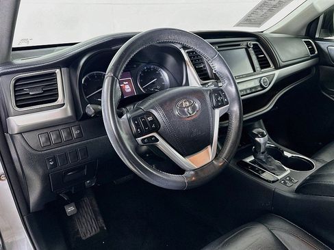 Used 2016 Toyota Highlander XLE AWD/4WD image 9