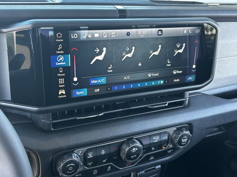 New 2025 Jeep Gladiator Sport AWD/4WD image 20