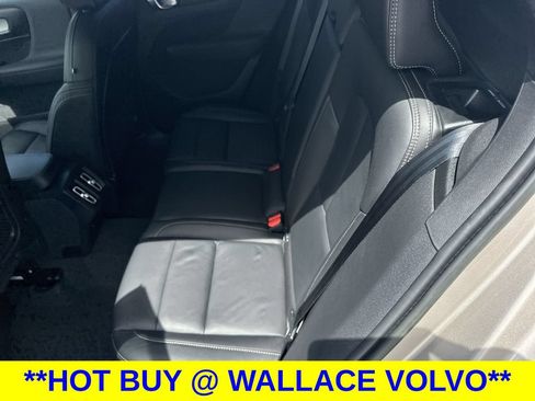 Used 2024 Volvo XC40 B5 Core AWD/4WD image 14