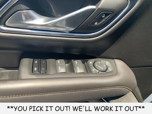 Used 2023 GMC Yukon AT4 w/ Technology Package AWD/4WD image 12