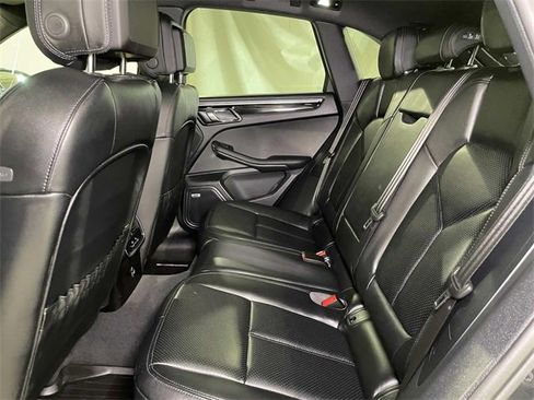 Used 2025 Porsche Macan image 19