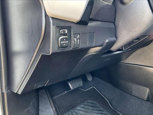 Used 2018 Toyota Corolla LE FWD image 56