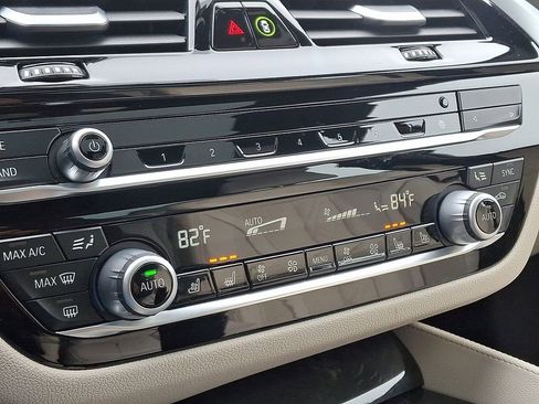 Used 2021 BMW M550i xDrive M550i xDrive w/ Premium Package image 17