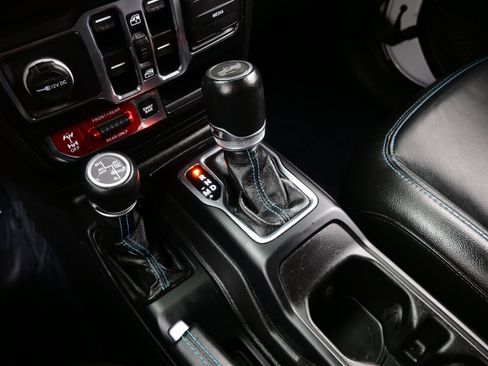 Used 2022 Jeep Wrangler Unlimited Rubicon 4xe w/ Cold Weather Group AWD/4WD image 22