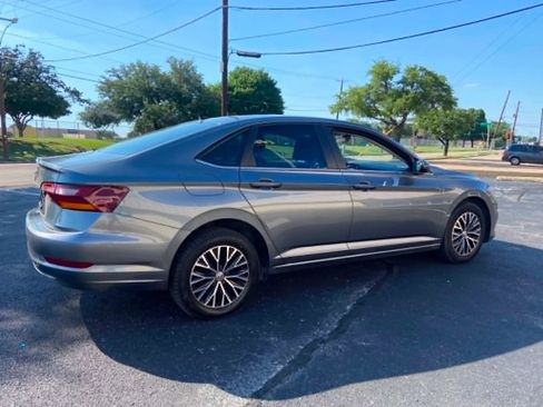 Used 2019 Volkswagen Jetta SE FWD image 3