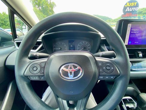 Used 2024 Toyota Corolla LE FWD image 16