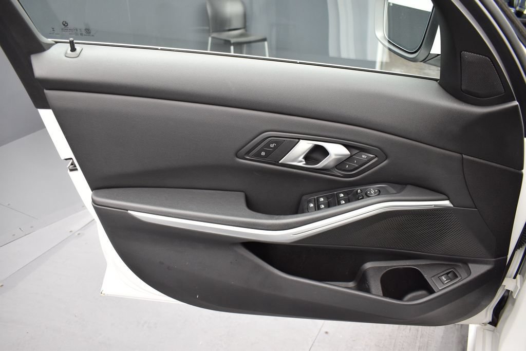 Used 2025 BMW 330i xDrive Sedan AWD/4WD image 9
