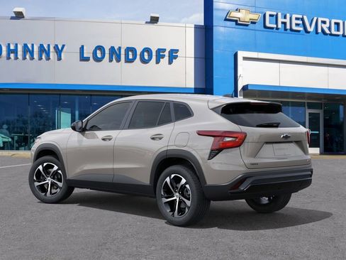 New 2026 Chevrolet Trax RS w/ Sunroof Package FWD image 3