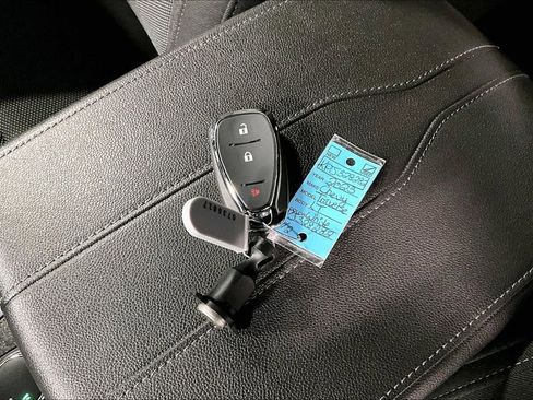 Used 2023 Chevrolet Traverse LT FWD image 12