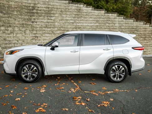Certified 2023 Toyota Highlander XLE image 11