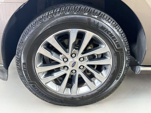 Used 2018 Ford Expedition Limited w/ Equipment Group 301A AWD/4WD image 40