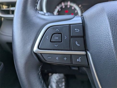 Used 2024 Toyota Highlander XLE image 28