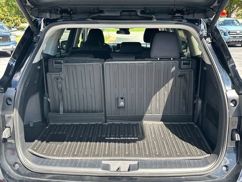 Used 2024 Toyota Highlander LE AWD/4WD image 27