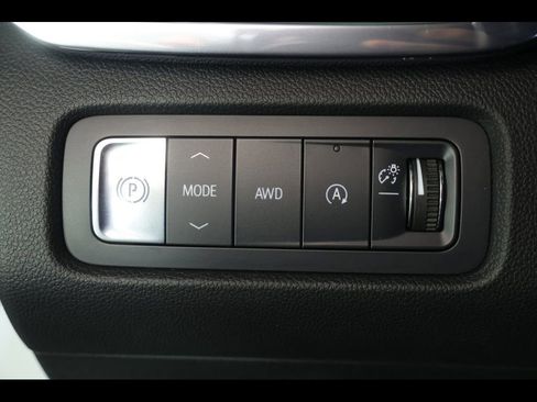 Used 2025 GMC Acadia Elevation image 14