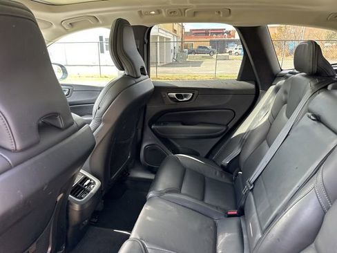 Used 2022 Volvo XC60 B5 Inscription image 16