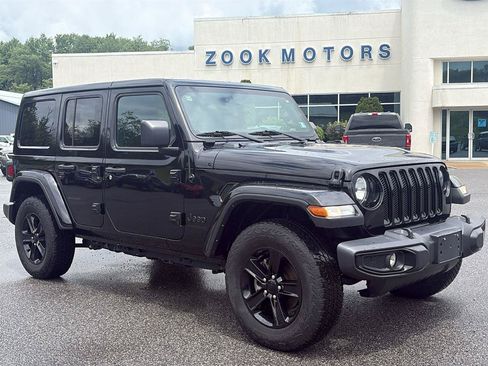 Used 2023 Jeep Wrangler Unlimited Sahara AWD/4WD image 1