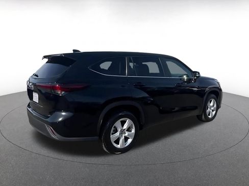 Used 2025 Toyota Highlander LE FWD image 15